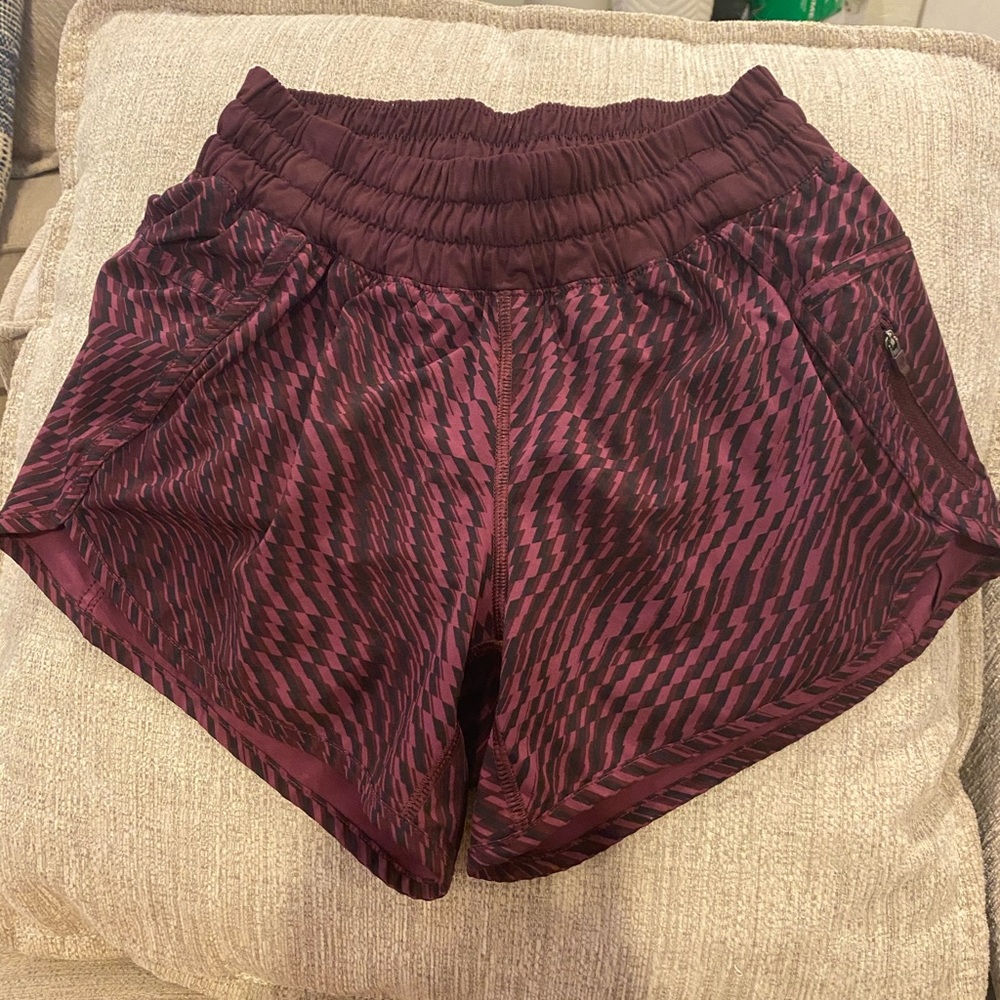 Lululemon tracker short maroon pattern size 4